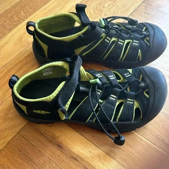 Kids Keen Newport H2 water shoes size youth 5. - Picture 3 of 4